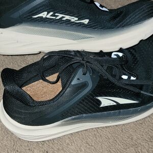 Altra TORIN 8 Women's Black and White Athletic Shoes